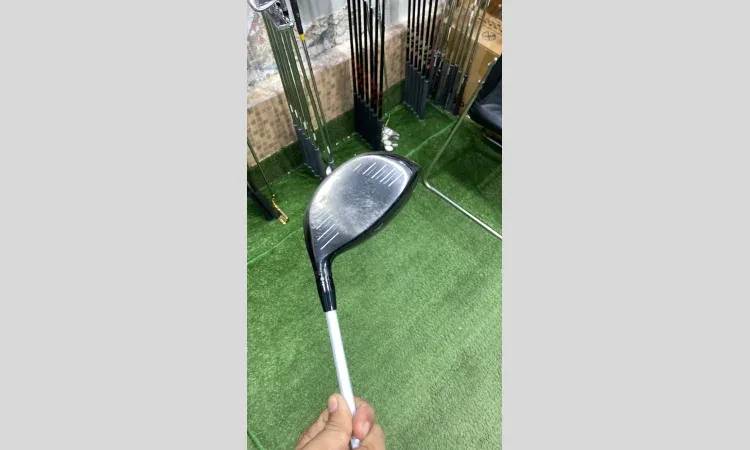 Titleist 915D2 Driver image 3